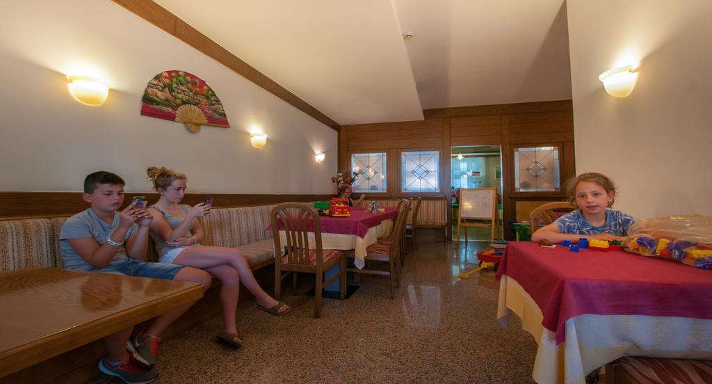 Albergo Sayonara Comano Terme Eksteriør bilde