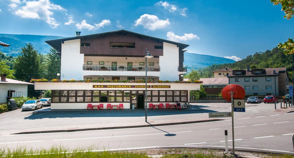 Albergo Sayonara Comano Terme Eksteriør bilde